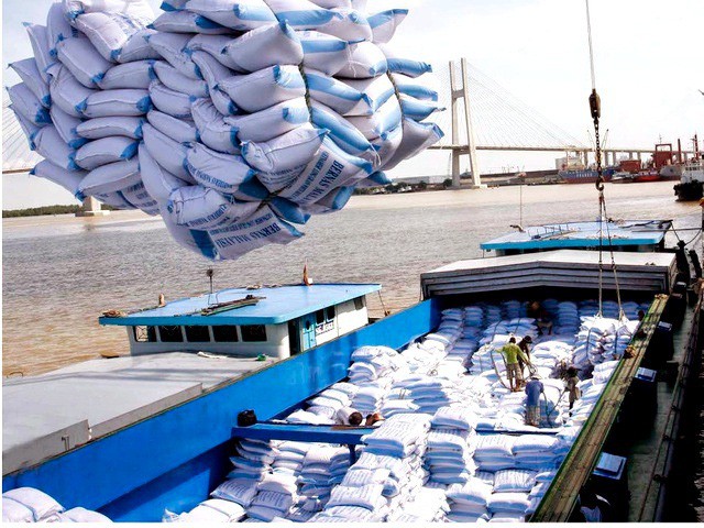 Việt Nam trúng thầu cung cấp 30.000 tấn gạo trắng cho Philippines - Ảnh 1.