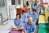 Lớp yoga hành lang - nơi tiếp thêm năng lượng sống cho bệnh nhân ung thư