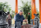Phó Thủ tướng Thường trực Nguyễn Hòa Bình dâng hương tưởng niệm các anh hùng liệt sĩ tại Di tích lịch sử Chiến thắng Kon Braih