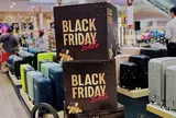 Black Friday 2025: Cửa hàng giảm giá "sập sàn", khách mua vẫn dửng dưng, thưa thớt