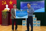 NXB Giáo dục Việt Nam tặng sách giáo khoa cho học sinh vùng lũ Gia Lai