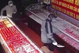 2 đối tượng táo tợn dùng dao bầu cướp tiệm vàng ở Ninh Bình