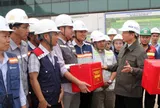 Phó Thủ tướng Trần Hồng Hà động viên, chúc Tết người lao động trên công trường sân bay Long Thành