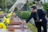 Thủ tướng dâng hương tưởng niệm Chủ tịch Hồ Chí Minh và các Anh hùng, liệt sĩ tại Điện Biên