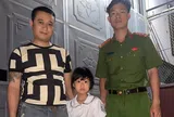 Công an Hà Nội kịp thời giúp cháu bé 6 tuổi đi lạc trở về với gia đình trong đêm