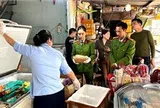 Phát hiện, thu giữ 4 tấn thực phẩm không rõ nguồn gốc