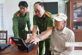Gia Lai: Công an ra tận đảo hỗ trợ người dân, học sinh làm căn cước, định danh điện tử cấp độ 2