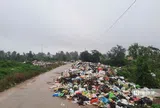 Rác thải dồn ứ sau Tết khiến cuộc sống của hàng trăm hộ dân bị đảo lộn