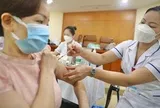 Bổ sung vaccine và mở rộng tiêm chủng cho nhiều đối tượng