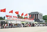 Hơn 20.000 người vào Lăng viếng Chủ tịch Hồ Chí Minh sáng 30/4