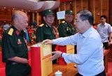 Phó Thủ tướng Thường trực Phạm Gia Túc thăm, tặng quà người có công, công nhân, người lao động tỉnh Quảng Ninh