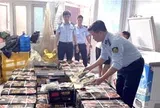 Hà Nội phát hiện gần 1 tấn xúc xích nhập lậu
