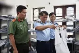 Phát hiện điểm chứa trữ quần áo, giày dép nghi giả mạo nhiều thương hiệu nổi tiếng