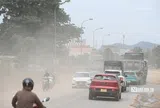Người dân Hà Nội khổ sở sống chung với bụi bẩn, ô nhiễm bên dự án mở rộng Quốc lộ 6