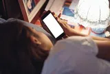 Người phụ nữ "đột quỵ mắt" vì thói quen "cực độc" khi dùng điện thoại