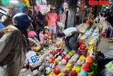 TP Hồ Chí Minh: Người dân đổ xô đi mua heo đất cầu tài lộc dịp vía Thần Tài