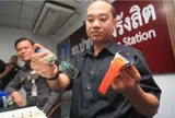 Tai nghe "hạt gạo", camera giấu cúc áo và những chiêu thức gian lận thi cử gây "bão" dư luận
