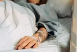 Sợ bị gia đình trách mắng, bé gái 11 tuổi tử vong sau vài ngày nôn ói