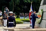 Tổng Bí thư, Chủ tịch nước Tô Lâm dâng hoa tại Đài tưởng niệm anh hùng dân tộc Jose Rizal của Philippines