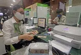 Giữ mặt bằng lãi suất giữa 'vòng xoáy' áp lực