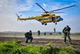 Chiến sĩ đặc công, trinh sát đặc nhiệm huấn luyện nhảy dù tại sân bay Biên Hòa