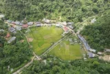 Khám phá hang động 250 triệu năm tuổi, hút khách Tây trekking ở Pù Luông