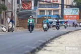 Hà Nội: Đoạn đường Hoàng Cầu - Voi Phục bắt đầu được thảm nhựa