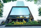 Tỷ phú Phạm Nhật Vượng chi nghìn tỷ "tiền nhàn rỗi" làm cổ đông LPBank, cổ phiếu LPB đột ngột tăng trần