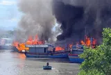 Gia Lai: Cháy lớn giữa trưa, 15 tàu cá hư hỏng nặng, hầu hết bị thiêu rụi