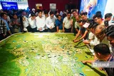Hà Nội: Người dân đổ xô đi xem Quy hoạch tổng thể tầm nhìn 100 năm