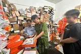 Triệt phá hai điểm sản xuất, kinh doanh hàng giả thương hiệu nổi tiếng quy mô lớn