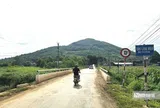 Vụ cầu 13 tấn "cõng" dàn xe đầu kéo chở đất: Xe dừng hoạt động khi CSGT vào cuộc