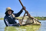 Theo chân “thợ săn” don dưới lòng sông Trà Khúc