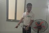 Bắt tạm giam thiếu niên dùng dao đe dọa nữ chủ tiệm tạp hóa cướp tài sản rồi giở trò đồi bại