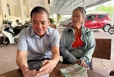 Nghi người phụ nữ bị lừa đảo, tài xế taxi chở thẳng đến công an