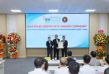 Trao chứng nhận cho trường công lập đầu tiên của Việt Nam đạt QS Stars 5 sao