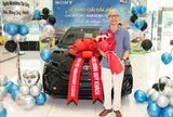 Mua TV giá 78 triệu, người đàn ông trúng chiếc Toyota Camry 1,2 tỷ đồng