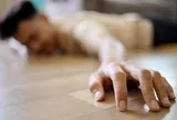 Người đàn ông 20 tuổi tử vong, bác sĩ cảnh báo đừng "ngó lơ" 2 dấu hiệu xuất hiện về đêm