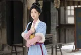 Đàm Tùng Vận gây tranh luận vì nhan sắc