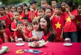 Diễn viên Thúy Ngân và những "lần đầu" đặc biệt bên trẻ em vùng cao