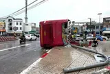 Vụ xe khách lật nghiêng, 2 người tử vong: Nghe tiếng con khóc mà không thể giúp được gì