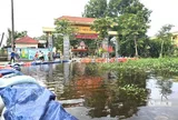 Đắp bờ, bơm nước để đưa gần 2.000 học sinh trở lại trường sau lũ