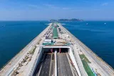 Huy động 18 khối bê tông nặng 60.000 tấn rồi đánh chìm xuống đáy biển, đường hầm 6 làn xe lộ diện: Tuổi thọ 100 năm, rút ngắn thời gian di chuyển từ 1 tiếng còn 5 phút