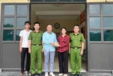 Ông Lee Kenny Kilryol chuyển khoản 70 triệu đồng cho phụ nữ SN 1999: Công an hỗ trợ hoàn trả