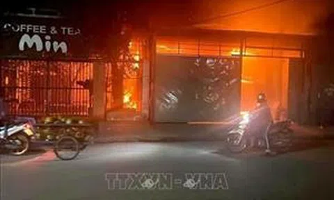 Cháy lớn tại xưởng may trong khu dân cư ở thành phố Tân Uyên