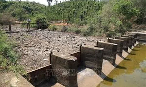 Khô hạn kéo dài, nhiều công trình nước sạch nông thôn cạn kiệt nguồn đầu vào