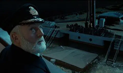 'Thuyền trưởng Titanic' Bernard Hill qua đời