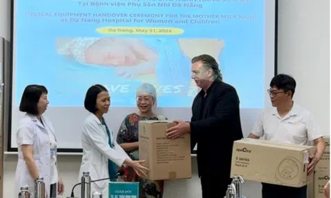 Lễ trao tặng trang thiết bị y tế tại Ngân hàng Sữa mẹ thuộc Bệnh viện Phụ sản Nhi Đà Nẵng