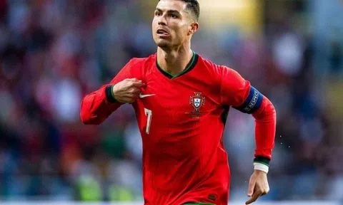 Vì sao Cristiano Ronaldo luôn mặc áo dài tay khi thi đấu?