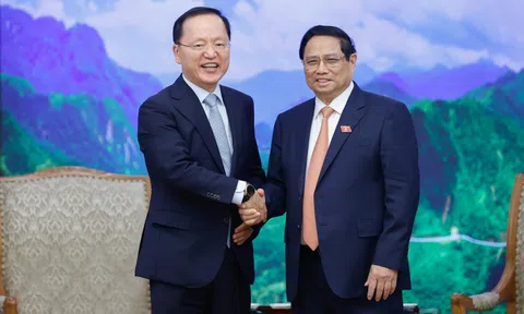 Thủ tướng Phạm Minh Chính tiếp Tổng Giám đốc Samsung